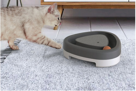 Interactive Cat Triangle Toy – Scratch, Spin & Play