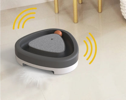 Interactive Cat Triangle Toy – Scratch, Spin & Play